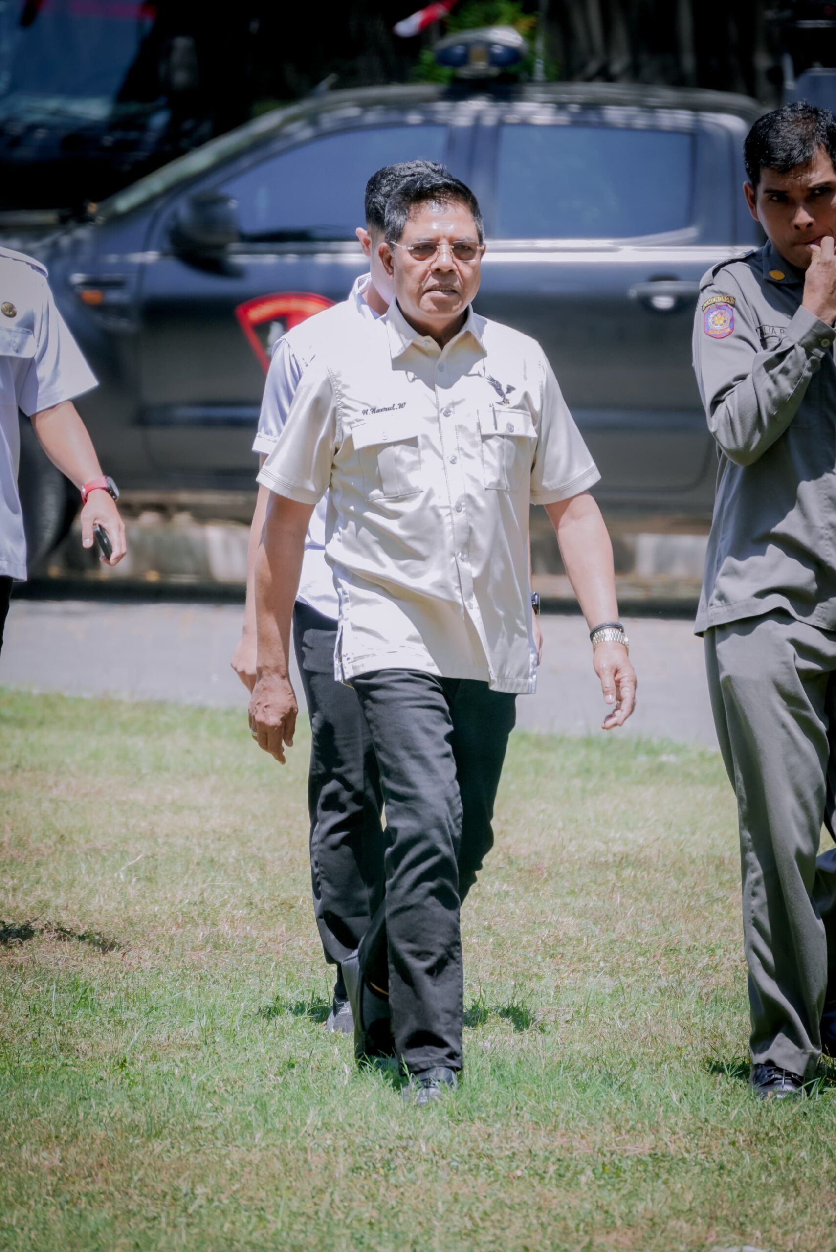 Bupati Lombok Timur Menemui Langsung Massa Aksi Cipayung Plus di Depan Kantor Bupati