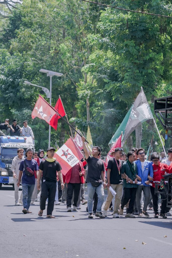 Massa Aksi Cipayung Plus Bergerak ke Kantor Bupati