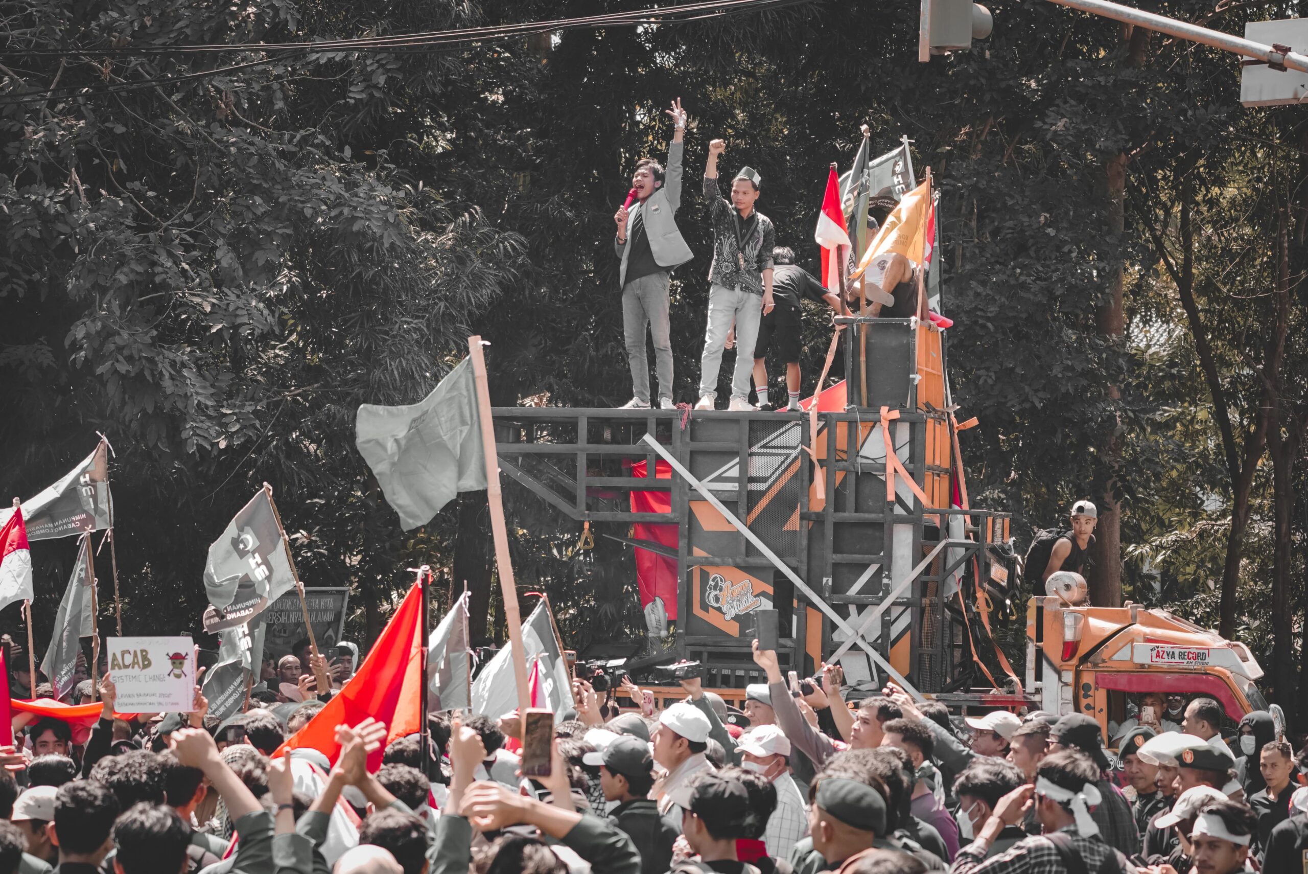Massa Aksi Cipayung Plus Demonstrasi di Depan Kantor Bupati Lombok Timur