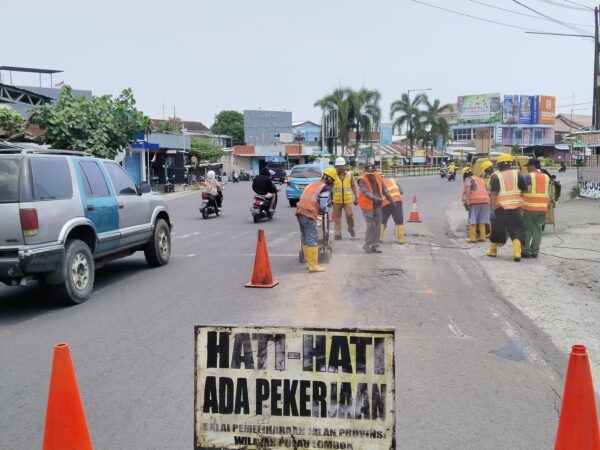 Pemeliharaan Ruas Jalan di Kota Mataram Oleh Dinas PUPR NTB