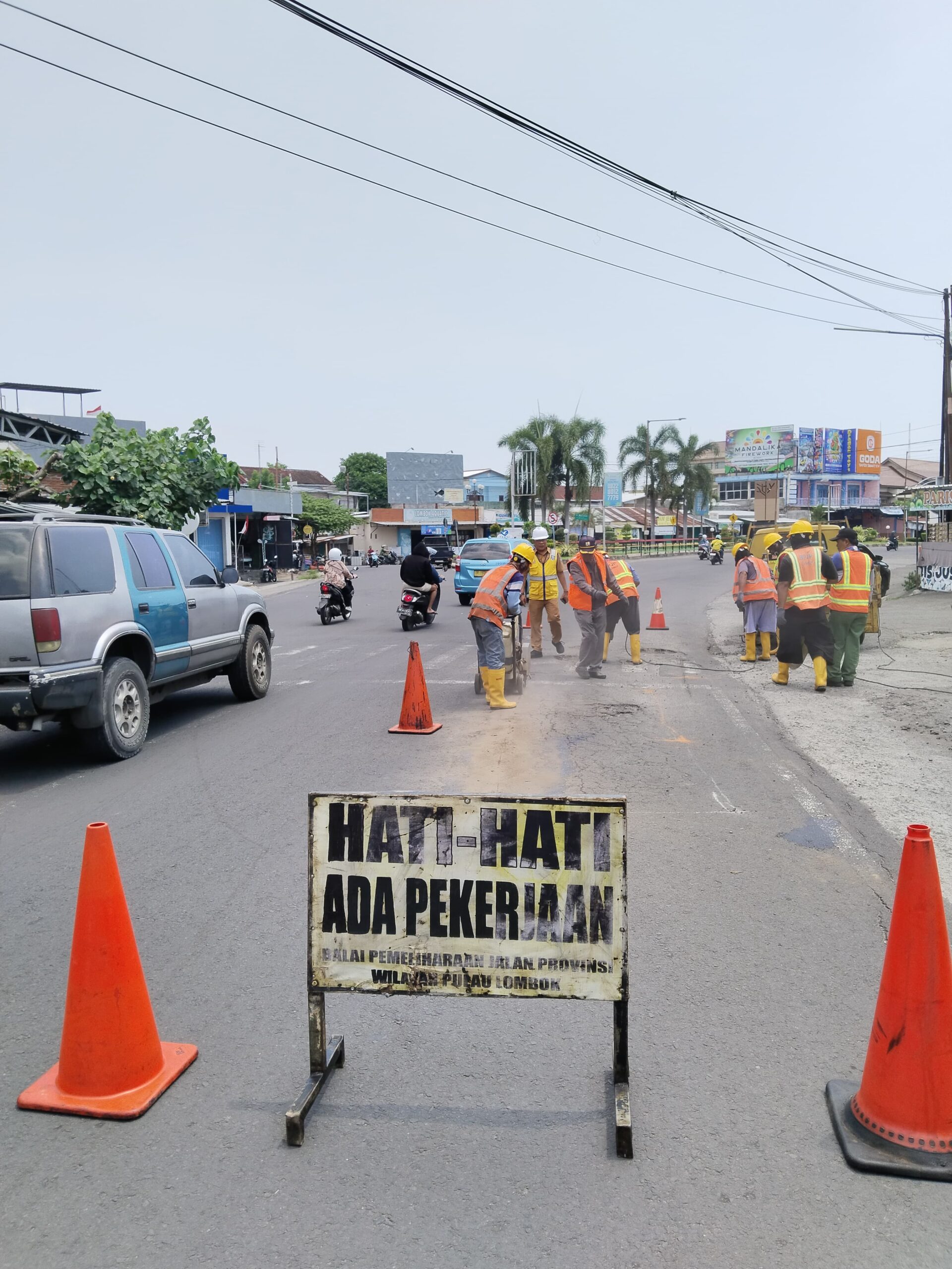 Pemeliharaan Ruas Jalan di Kota Mataram Oleh Dinas PUPR NTB