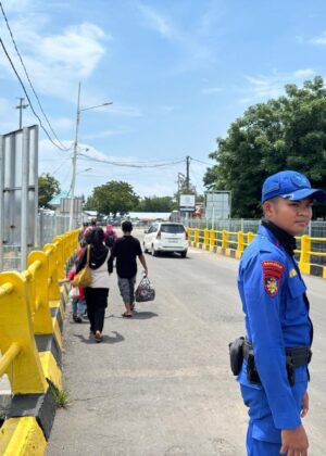 Jelang Libur Bersama Imlek 2026, Ditpolairud NTB Amankan Aktivitas Bongkar Muat Penumpang di Pelabuhan Khayangan
