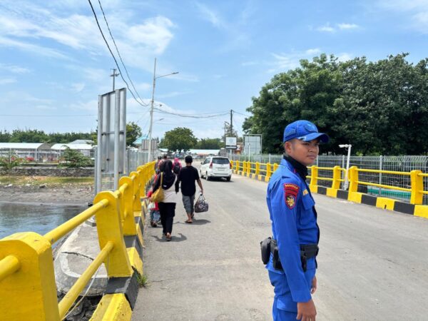 Jelang Libur Bersama Imlek 2026, Ditpolairud NTB Amankan Aktivitas Bongkar Muat Penumpang di Pelabuhan Khayangan